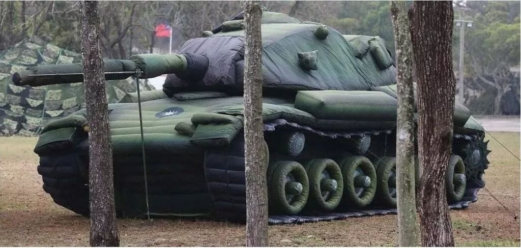 龙子湖军用充气坦克